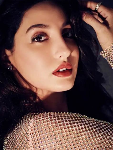 Photos: Nora Fatehi raises temperature in nude thigh。